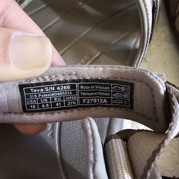 Teva Sandals Comfortable Strappy Design - Picture 7 of 9